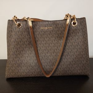 Michael Kors Trisha Logo Shoulder Bag